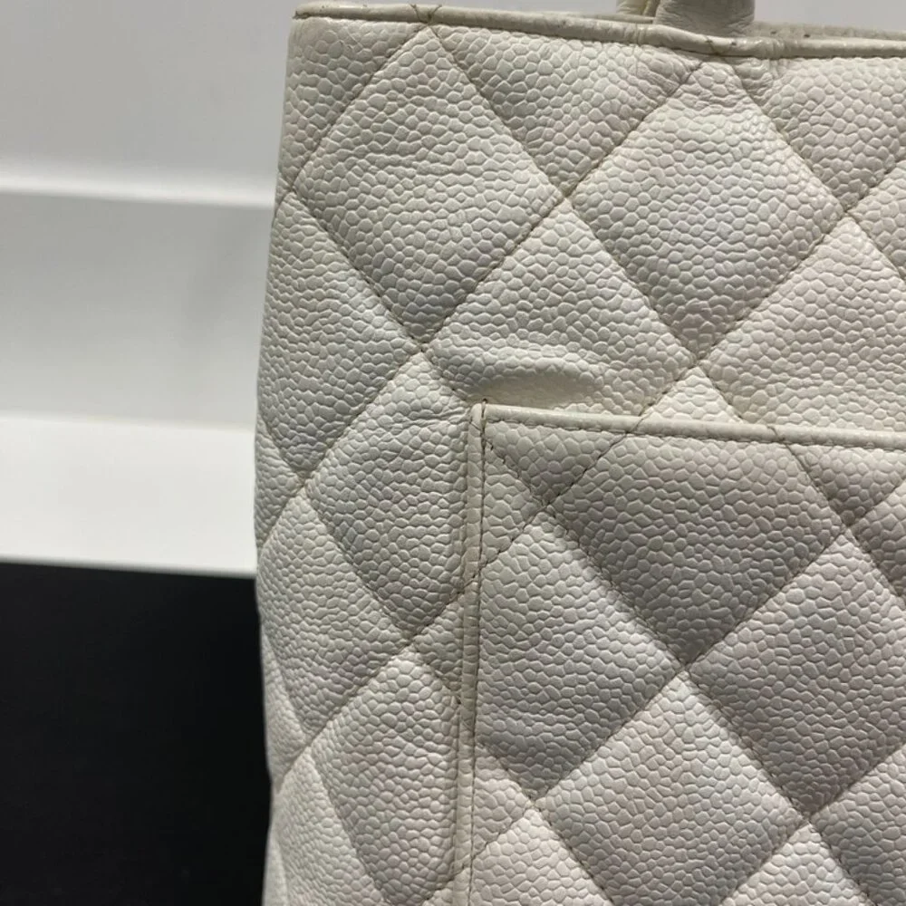 Chanel White Medallion Tote Gold Hardware (JB1027) - Picture 4 of 14